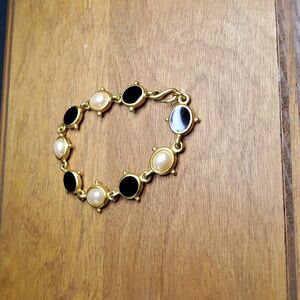 Elegant Gold and Black Bracelet Erwin Pearl